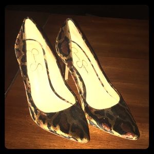 Jessica Simpson leopard print pointed toe heel.
